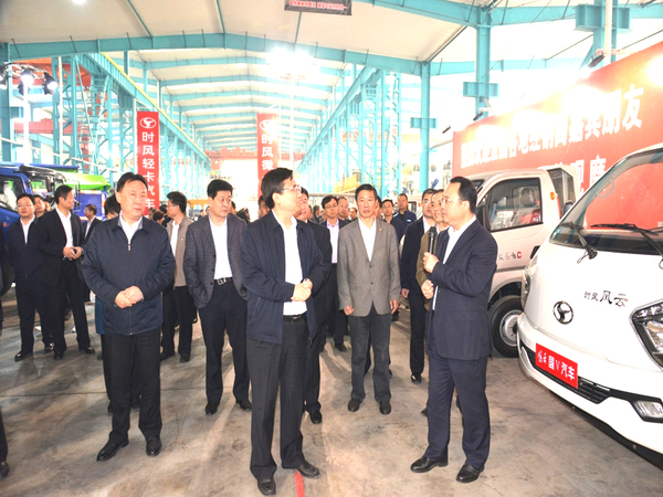 市新旧动能转换重大项目推进会VSport体育集团科普教育基地进行观摩